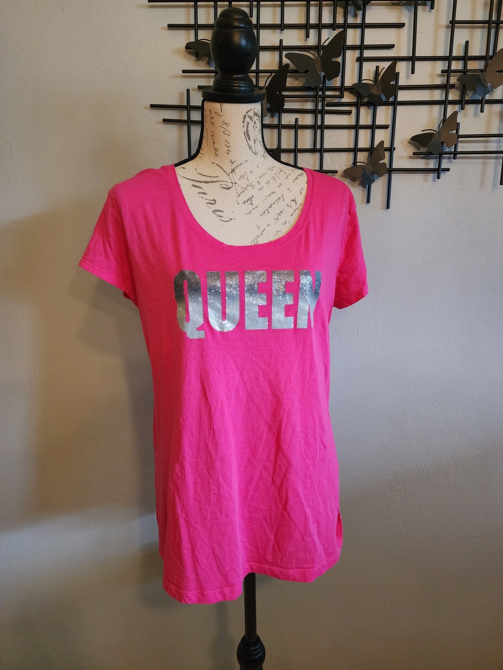 New York & Company Hot Pink 'QUEEN' Metallic Tee